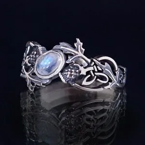 Серебряное кольцо "Колдунья Калех" с лунным камнем 