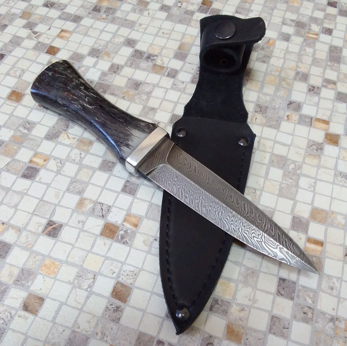 

Нож "Горец" из дамасской стали, ножны в комплекте