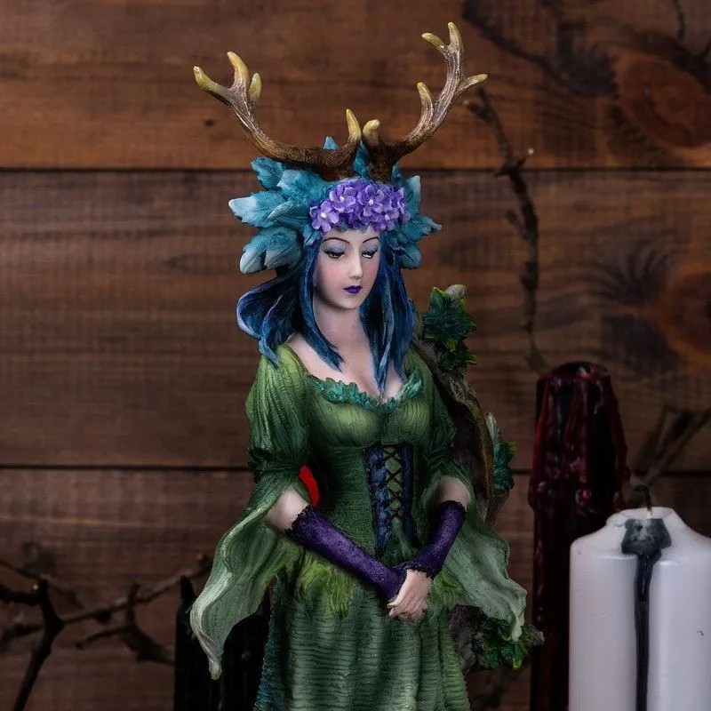 Алтарная статуэтка "Лесная госпожа" цветная