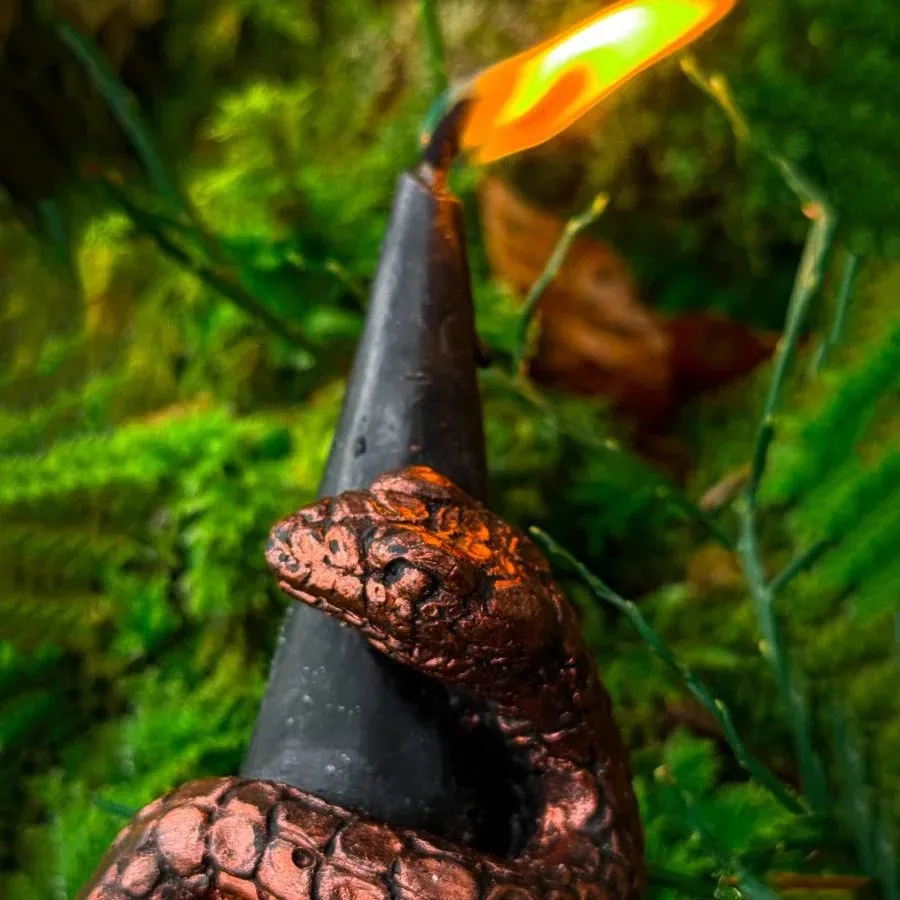 Свеча "Змеиная Хватка", восковая