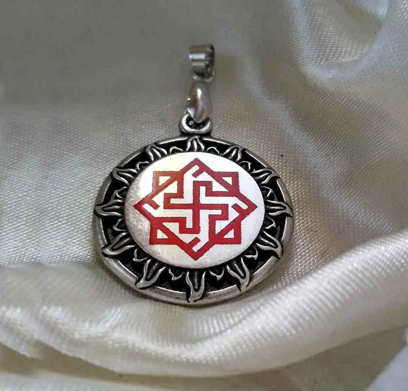 Оберег "Валькирия" с красной эмалью, большой