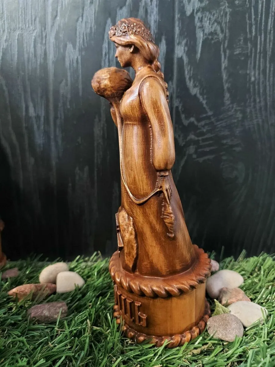 Алтарная статуэтка "Макошь" из дерева