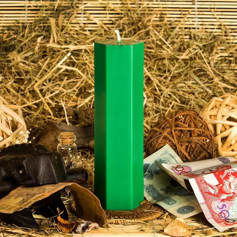 Заговорная свеча с травами "На удачную торговлю"