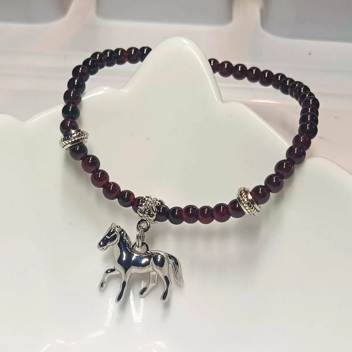 Браслет "Лошадка" с кулоном, гранат