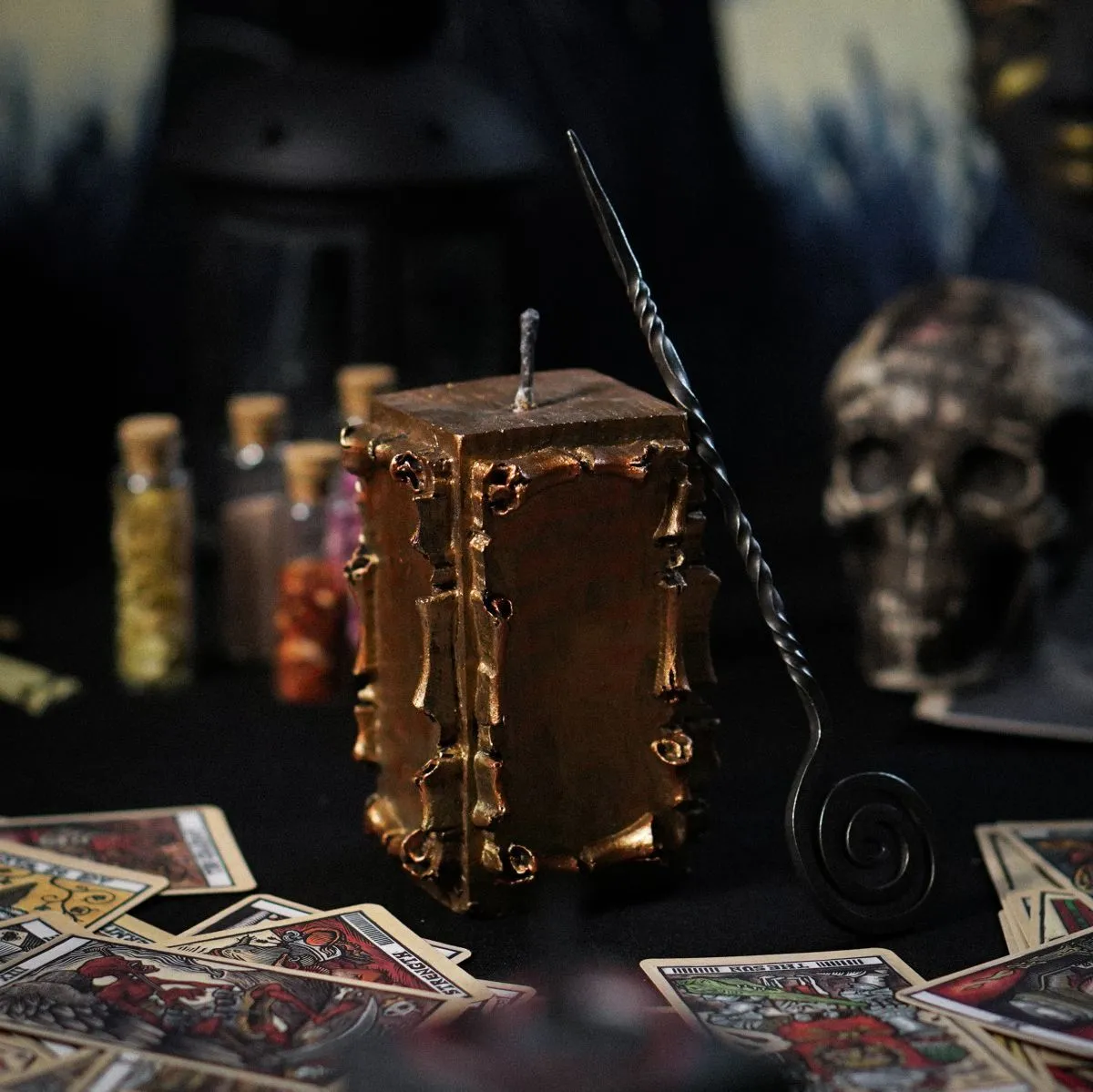 Свеча "Свиток Желаний" с кованым шилом