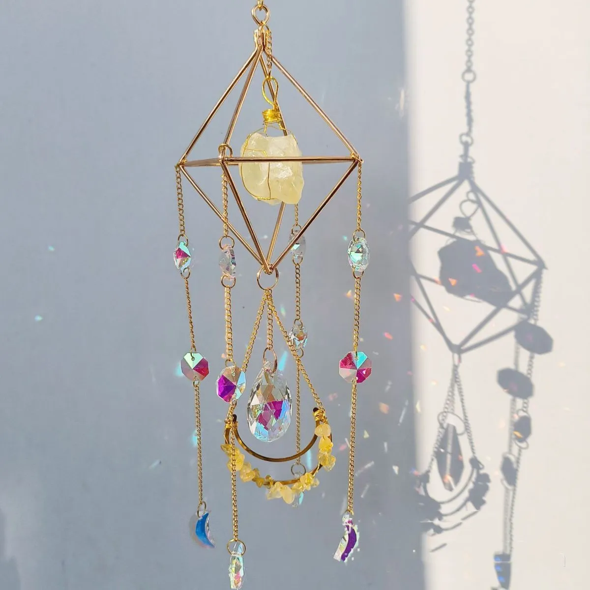 Ловец Солнца с натуральными камнями