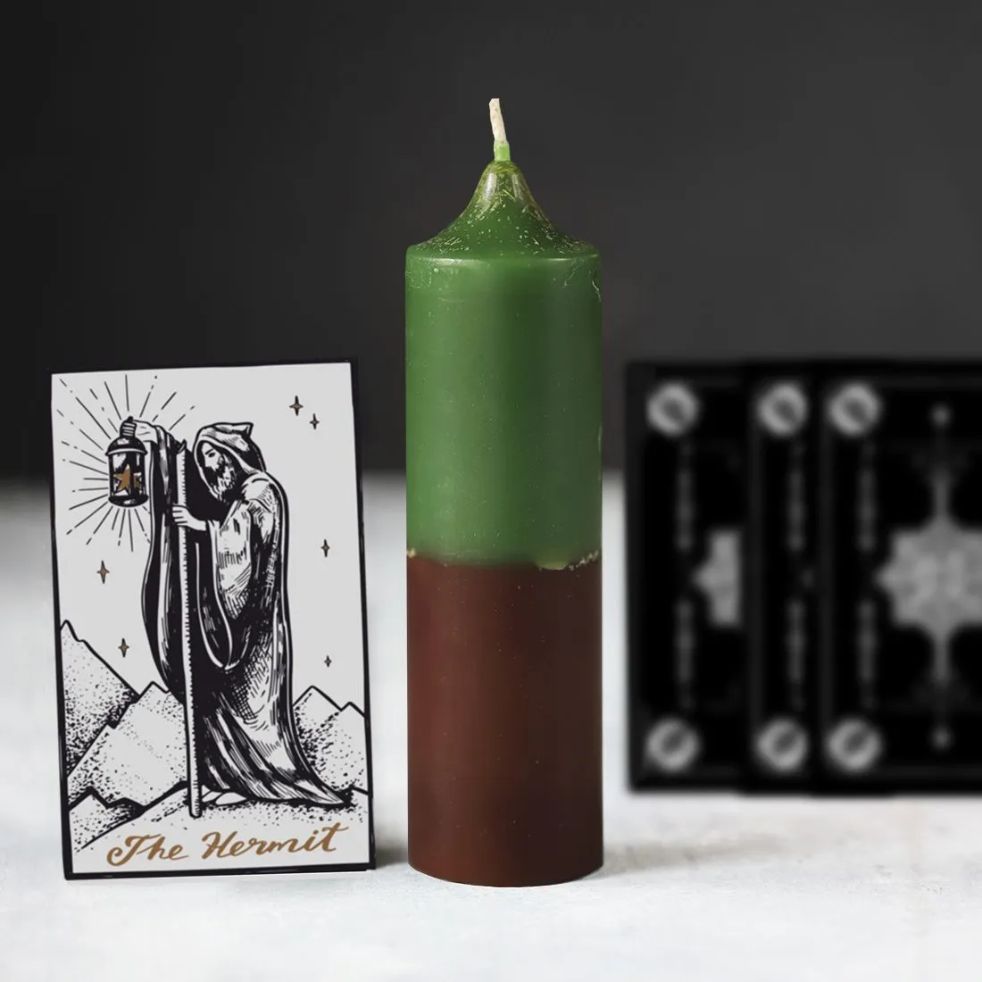 Свеча Таро "Отшельник"