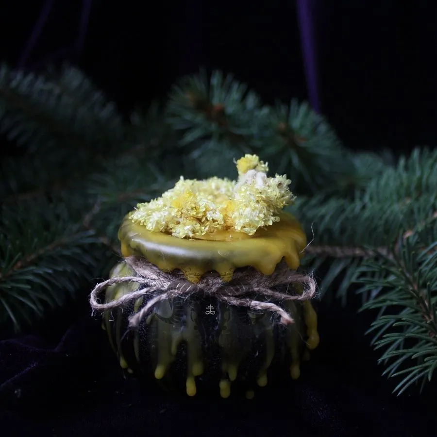 Свеча "Ведьмин Котел" для защиты и медитации