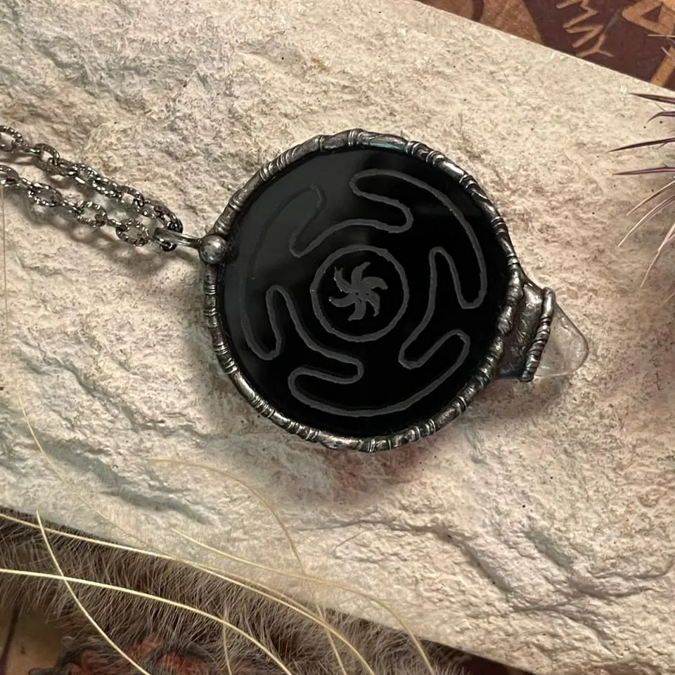 Кулон "Геката"