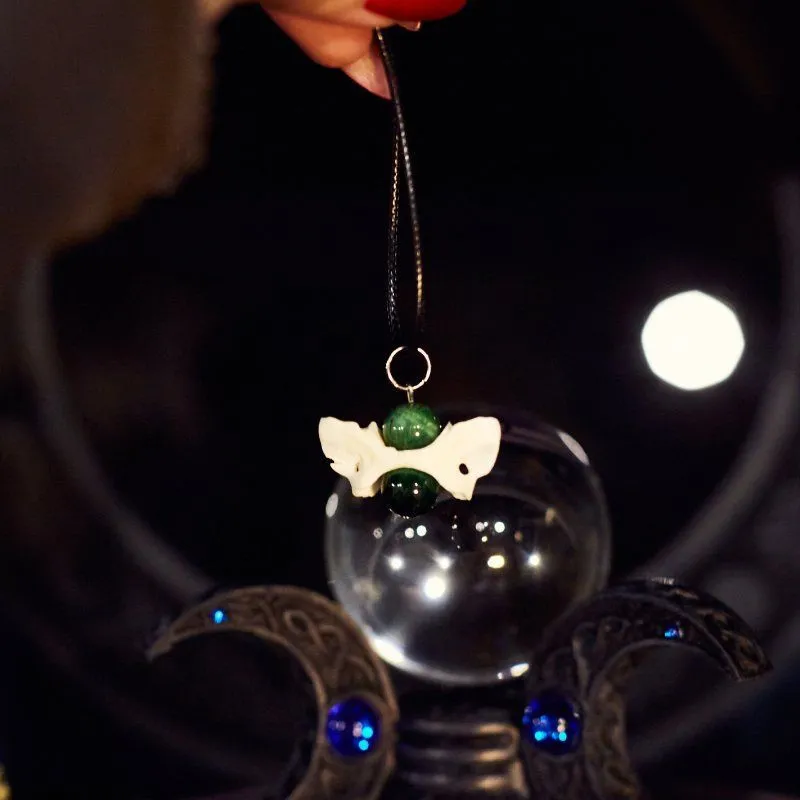 Подвеска "Сила Бастет" с атлантом куницы и тонированным кошачьим глазом