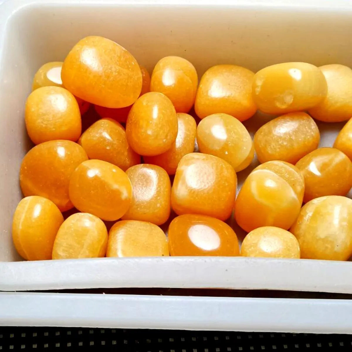 Кальцит золотой, галтовка 2-2,5 см (ок. 25 г), 1 шт.