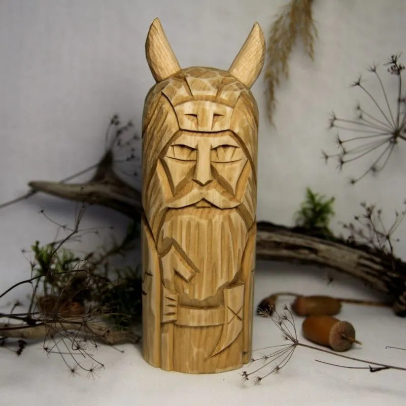 Славянский кумир "Рогатый Велес"