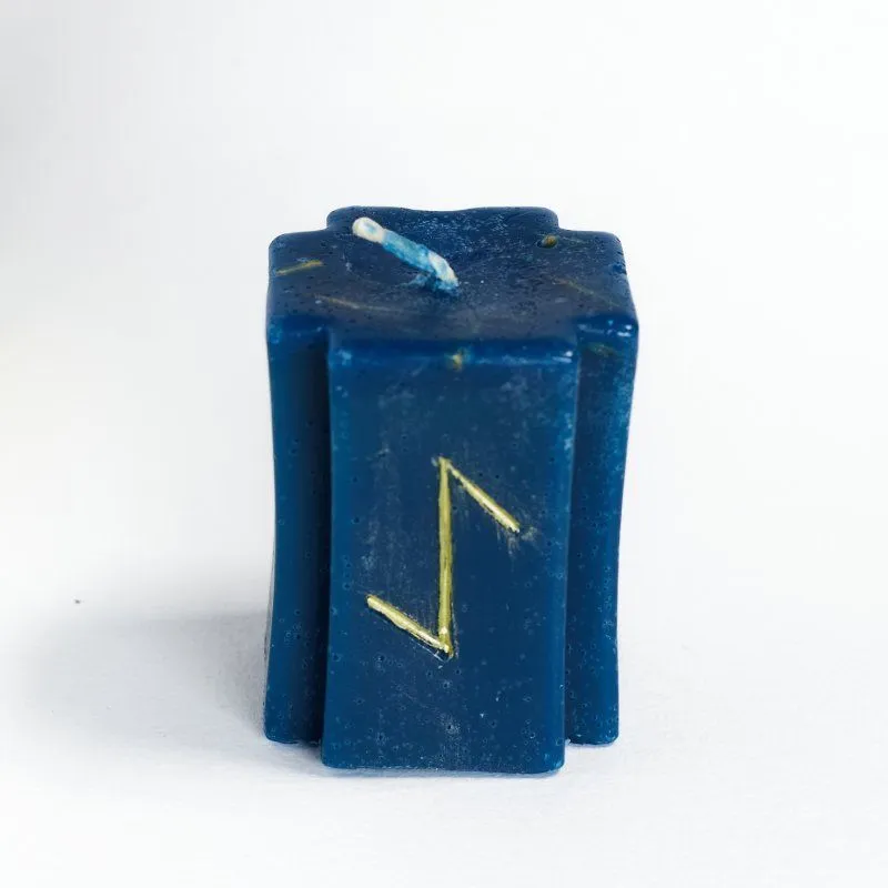 Свеча-крест руническая свеча с травами "Эйваз"