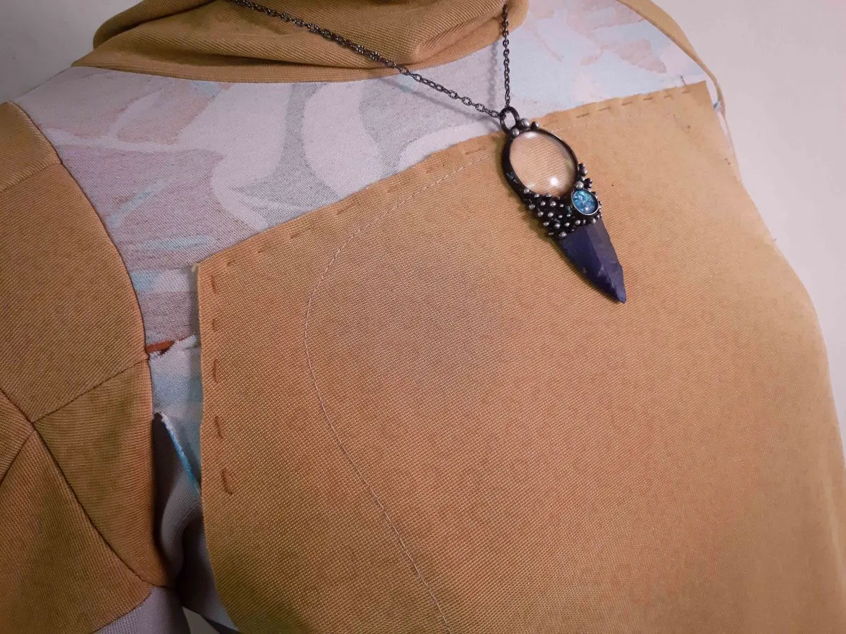 Подвеска "Космо-клык" с тонированным агатом