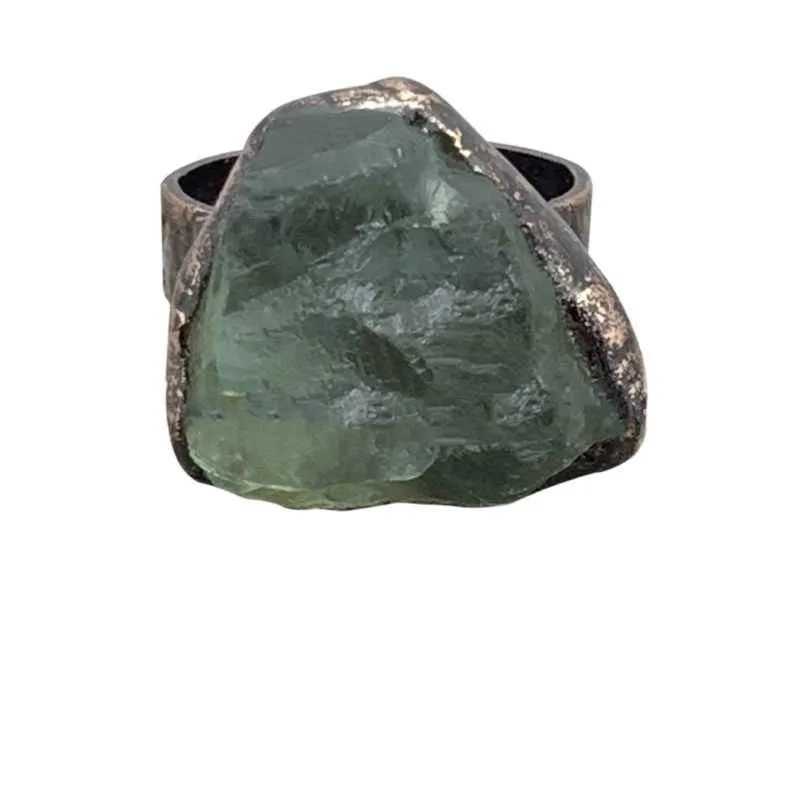 Кольцо из меди с камнем зеленый флюорит "Хозяйка судьбы"