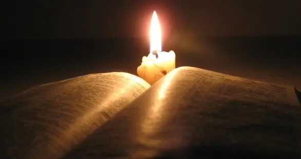 Магическая белая свеча: ритуал, который может многое изменить