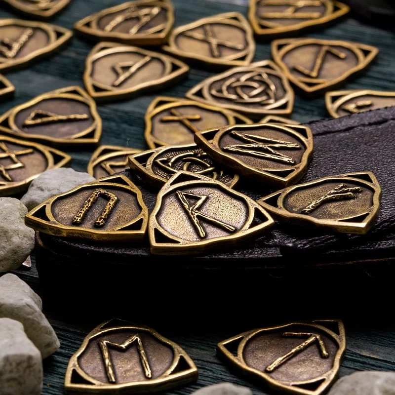 Набор скандинавских рун-амулетов "Бронзовый век"