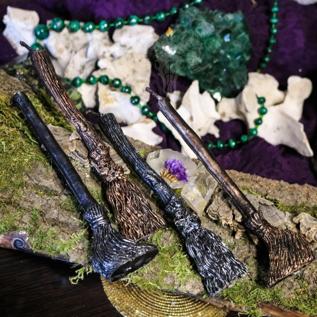 Свеча "Метла" с серебряной полынью