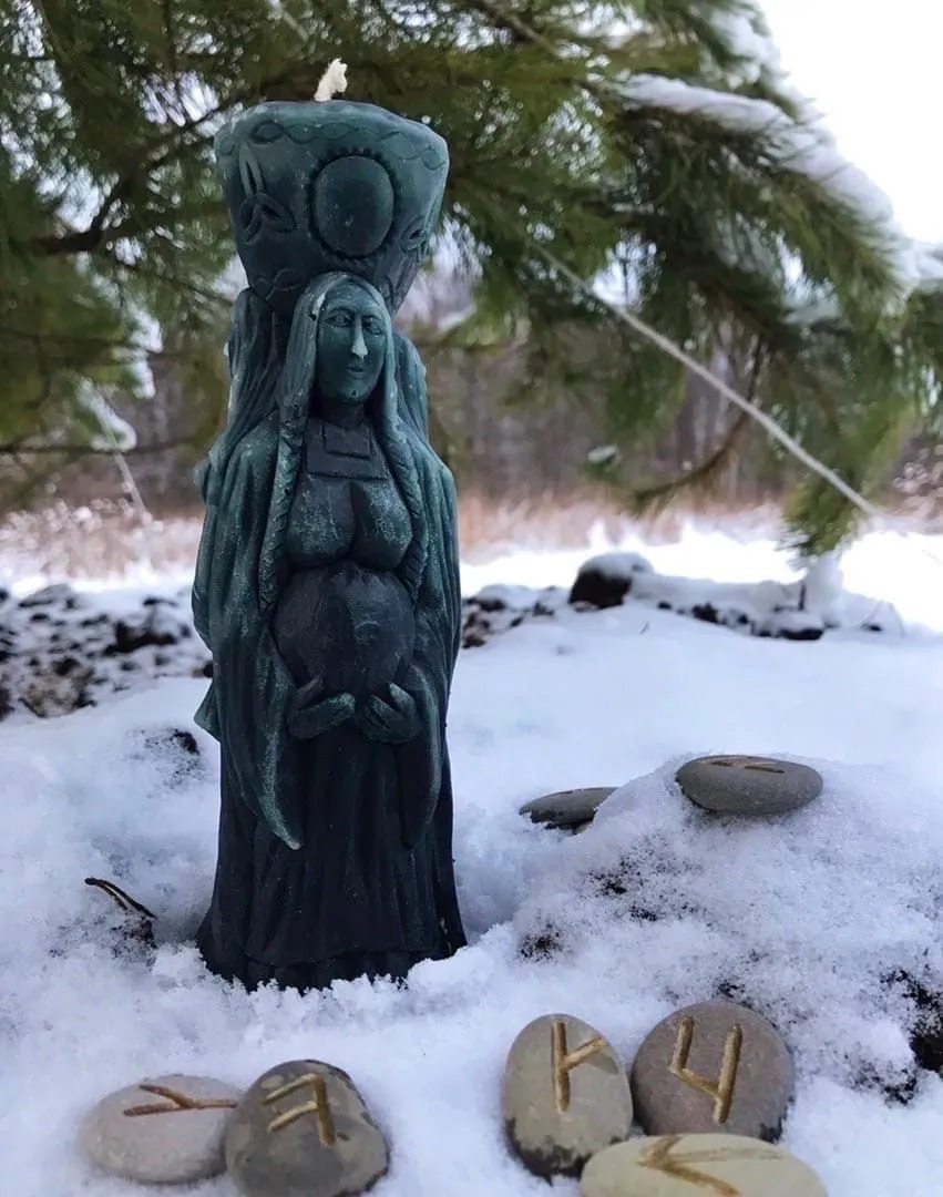 Свеча "Трехликая Геката"