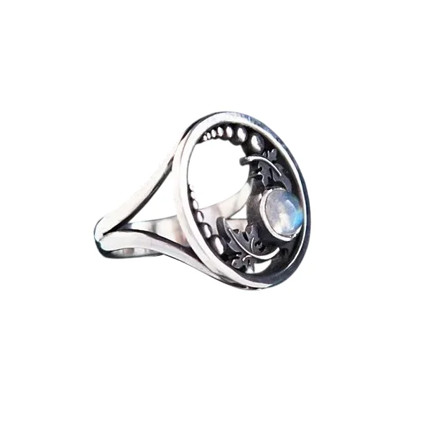Серебряное кольцо "Круги на воде" с лунным камнем