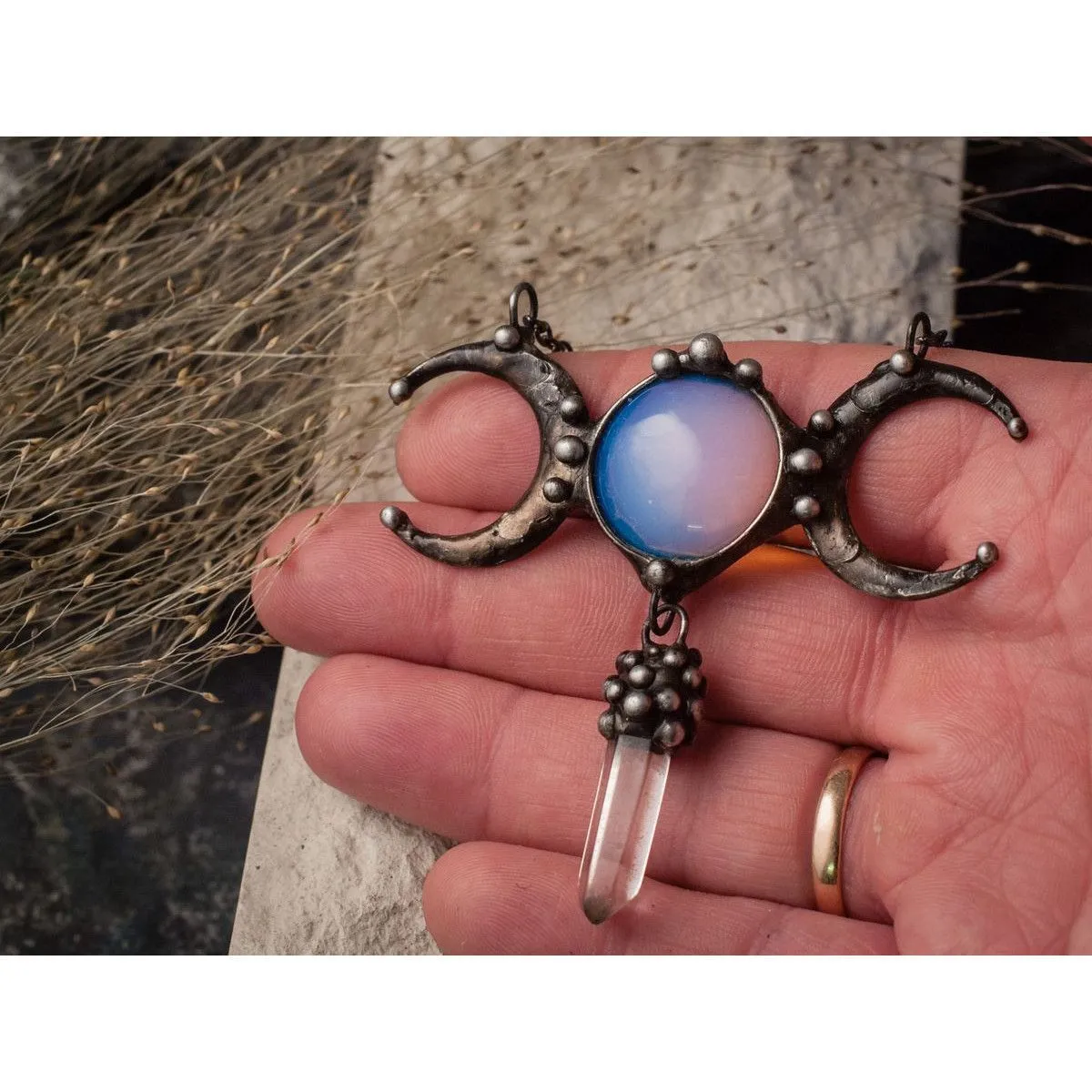 Колье "Культ трех лун" с опалитом