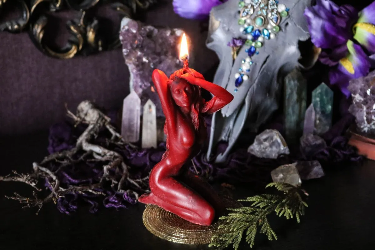 Свеча "Женская сила"