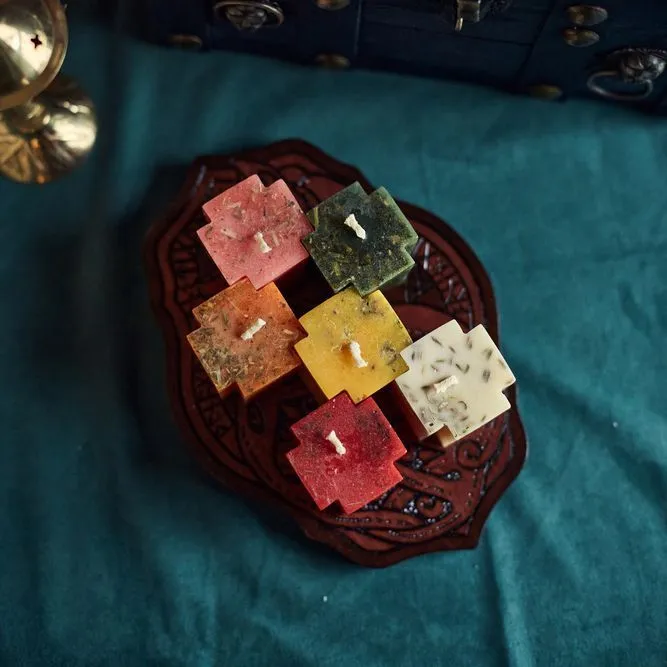 Свеча-крест руническая свеча с травами "Хагалаз"