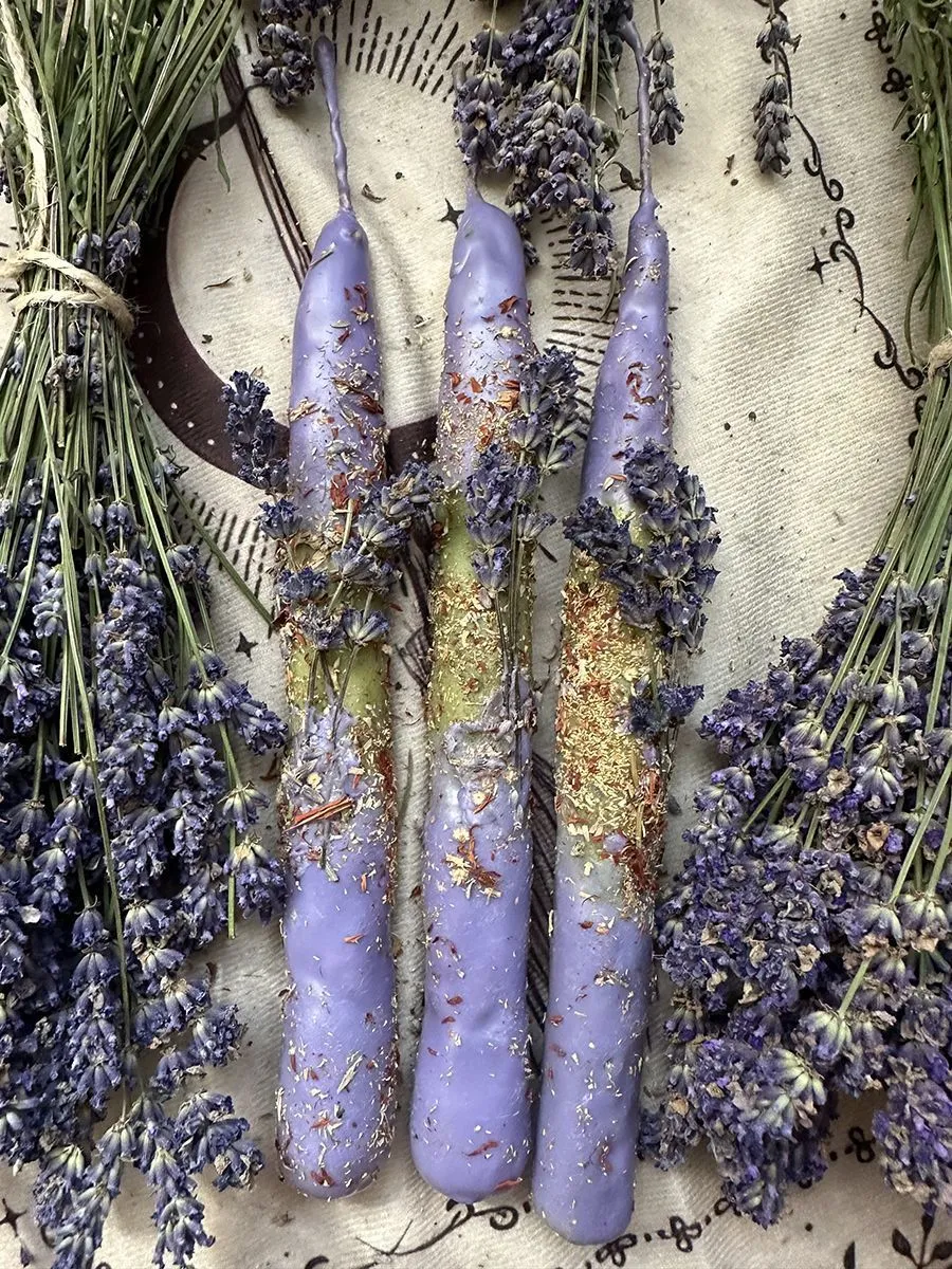 Катаная живая свеча "Лавандовая" для благополучия