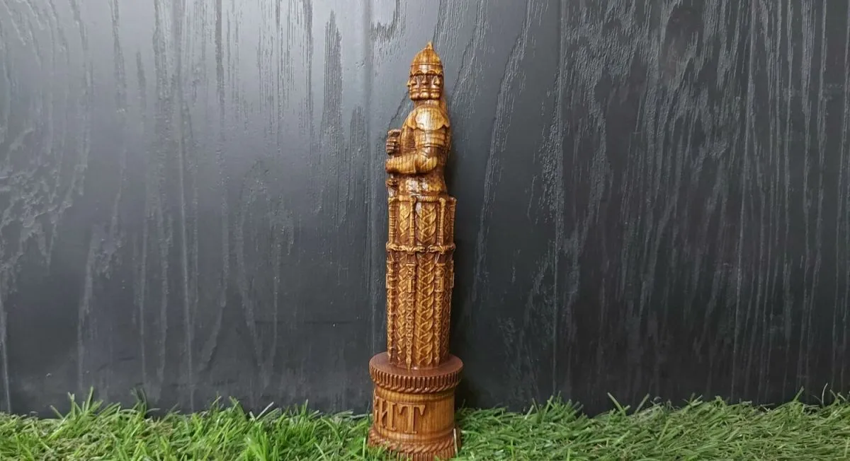 Алтарная статуэтка "Руевит" из дерева