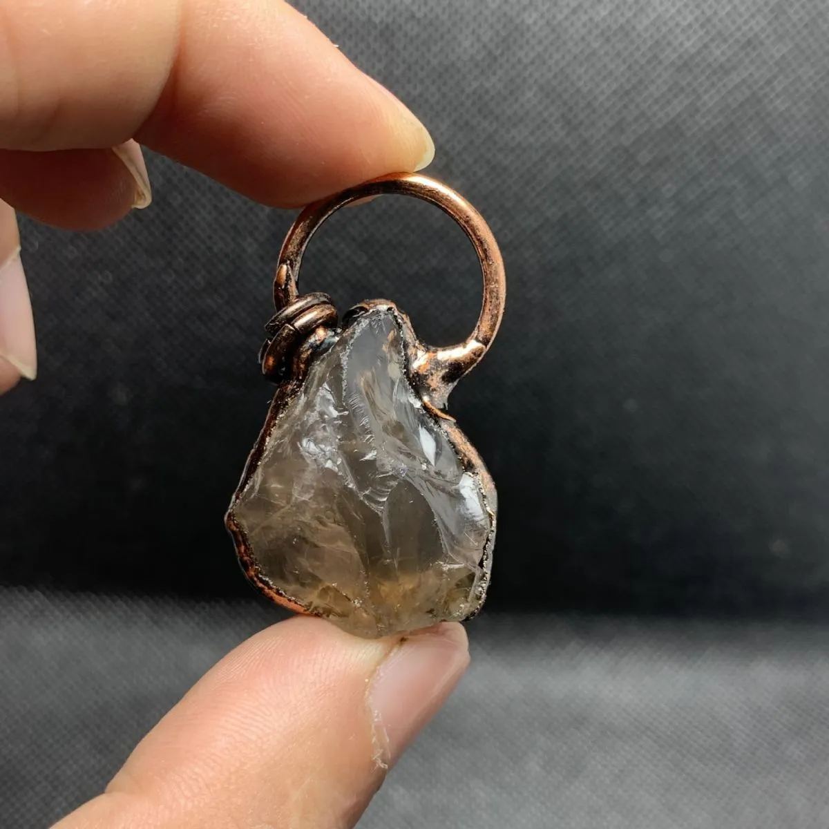 Кулон "Источник истины" с дымчатым кварцем на цепочке из меди