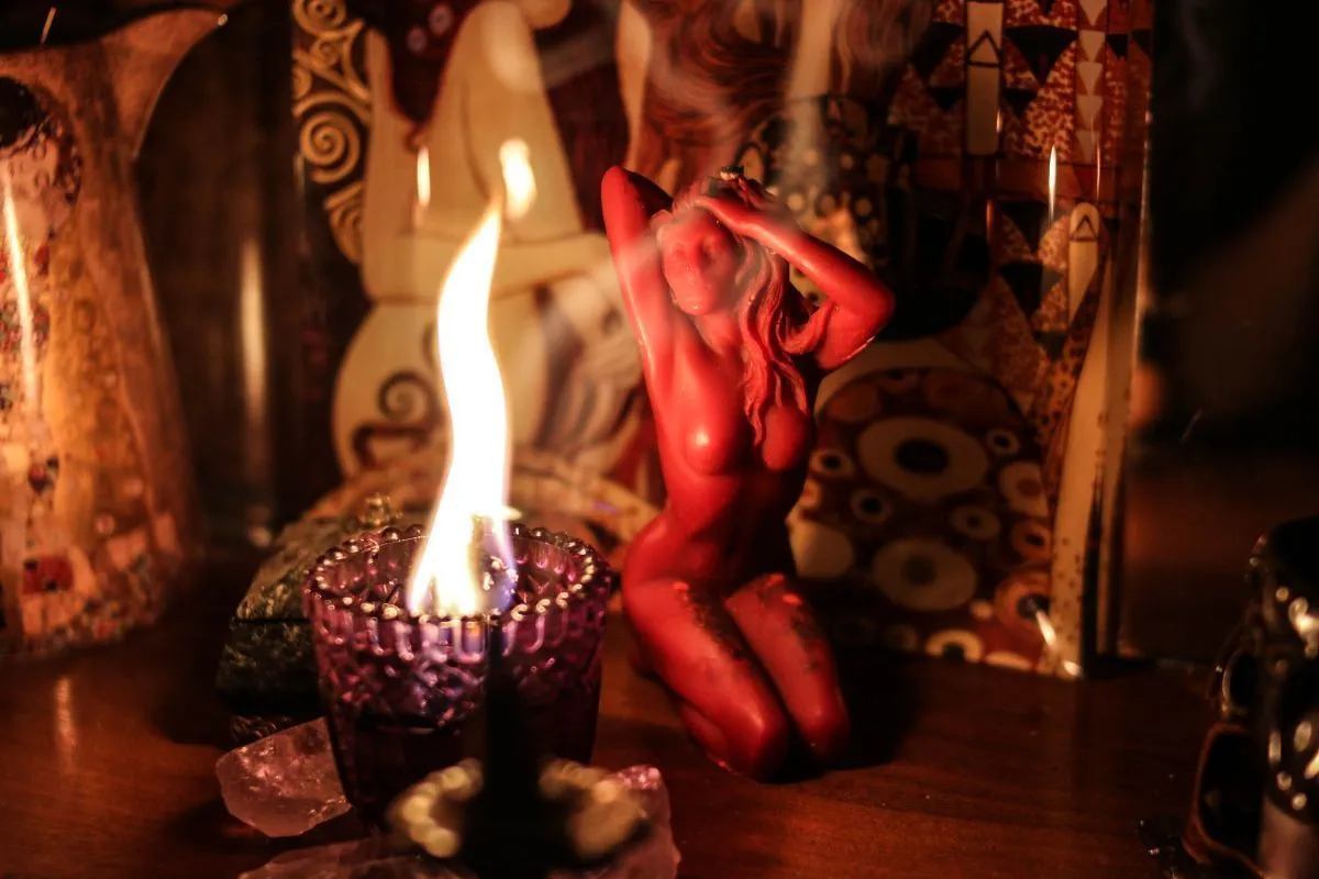 Свеча "Женская сила"