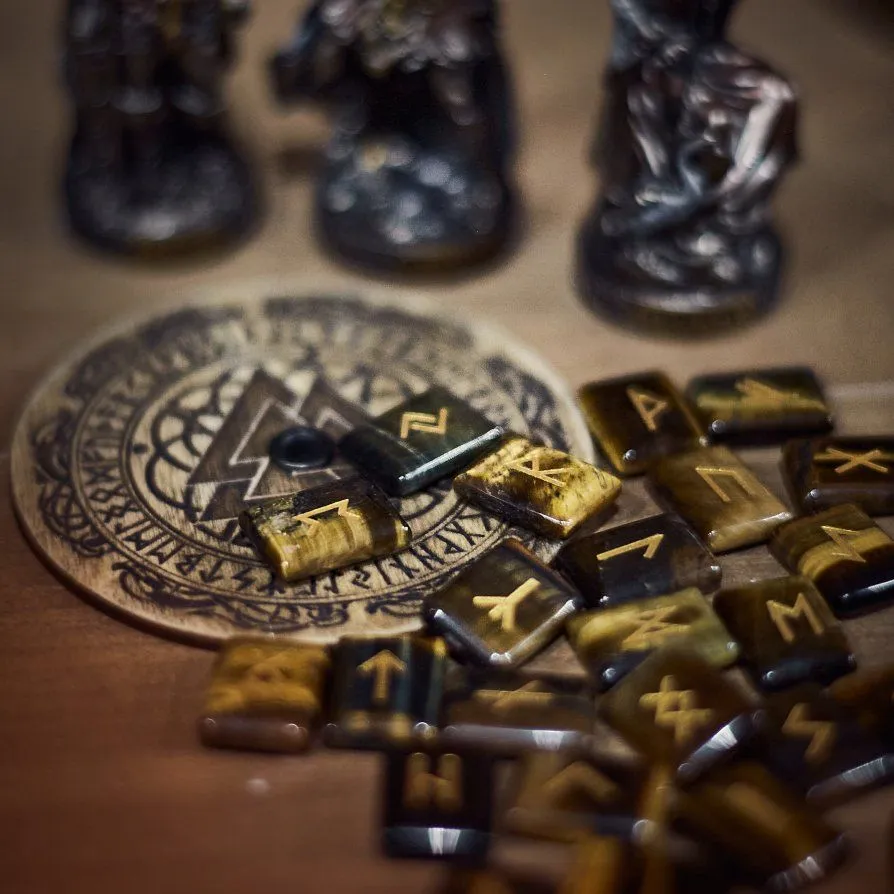 Набор рун из тигрового глаза, подарочная упаковка