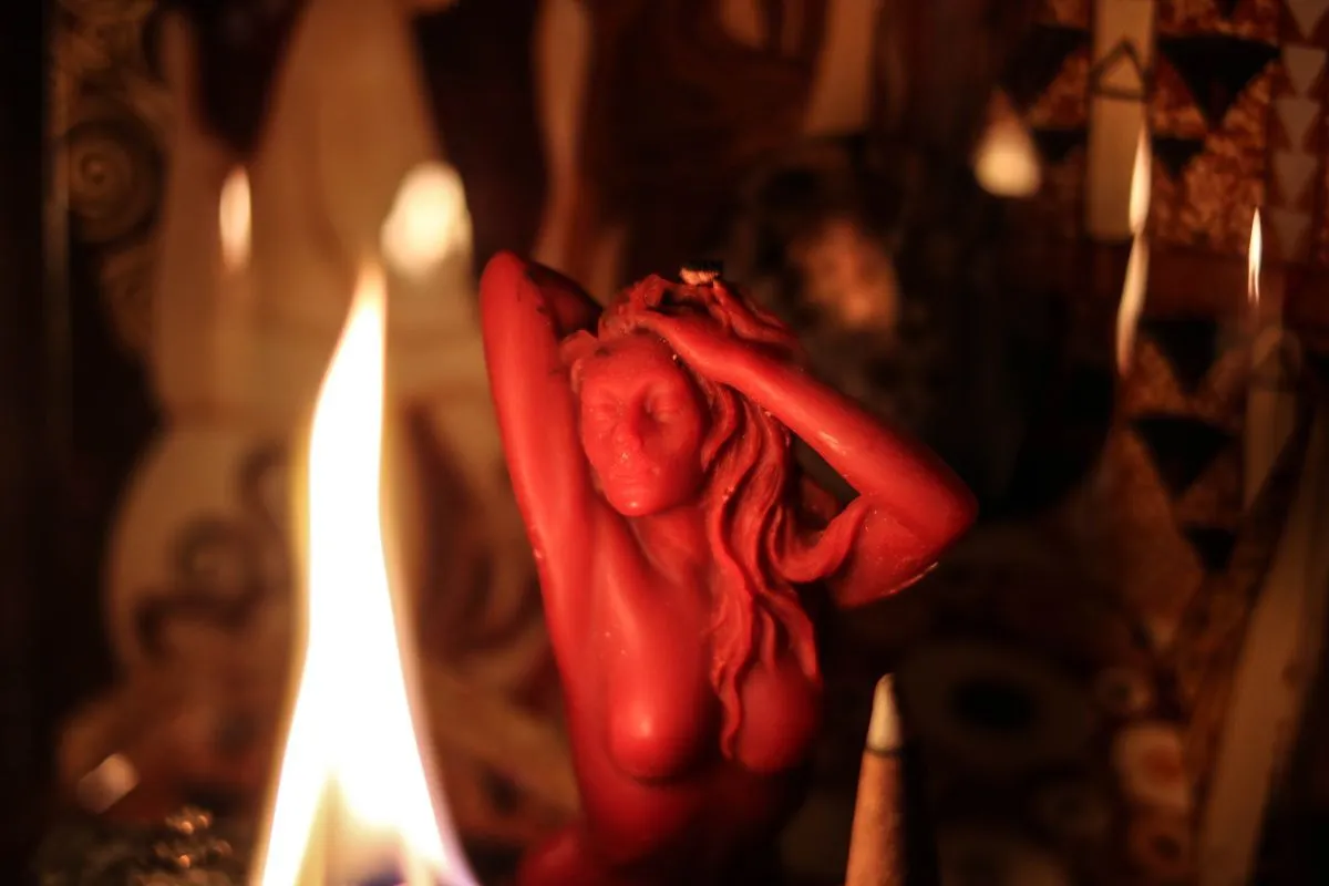 Свеча "Женская сила"