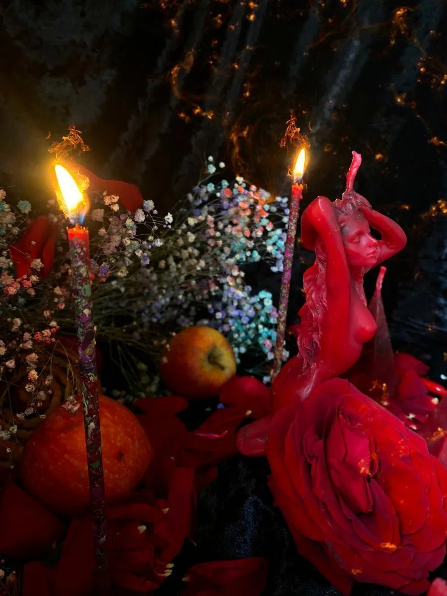 Свеча "Женская сила"