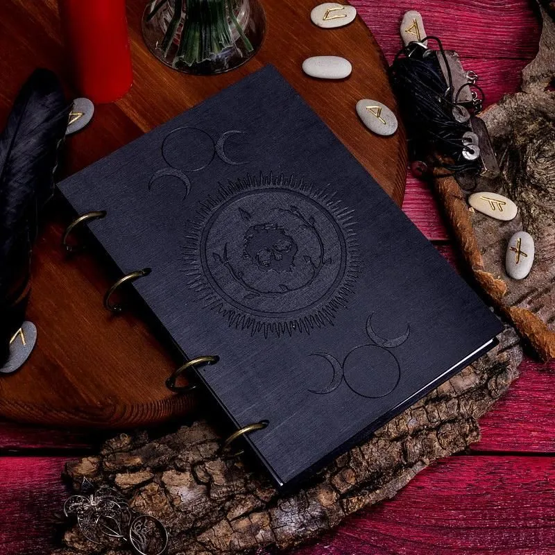 Книга Теней "Мертвое солнце" в деревянной обложке