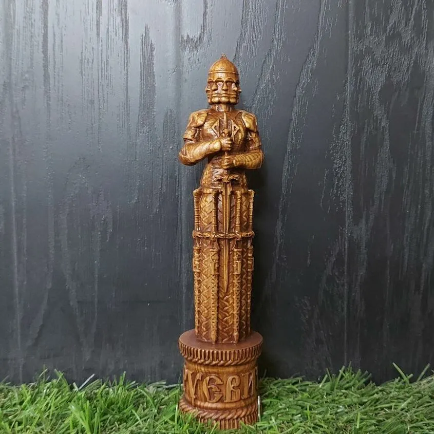 Алтарная статуэтка "Руевит" из дерева