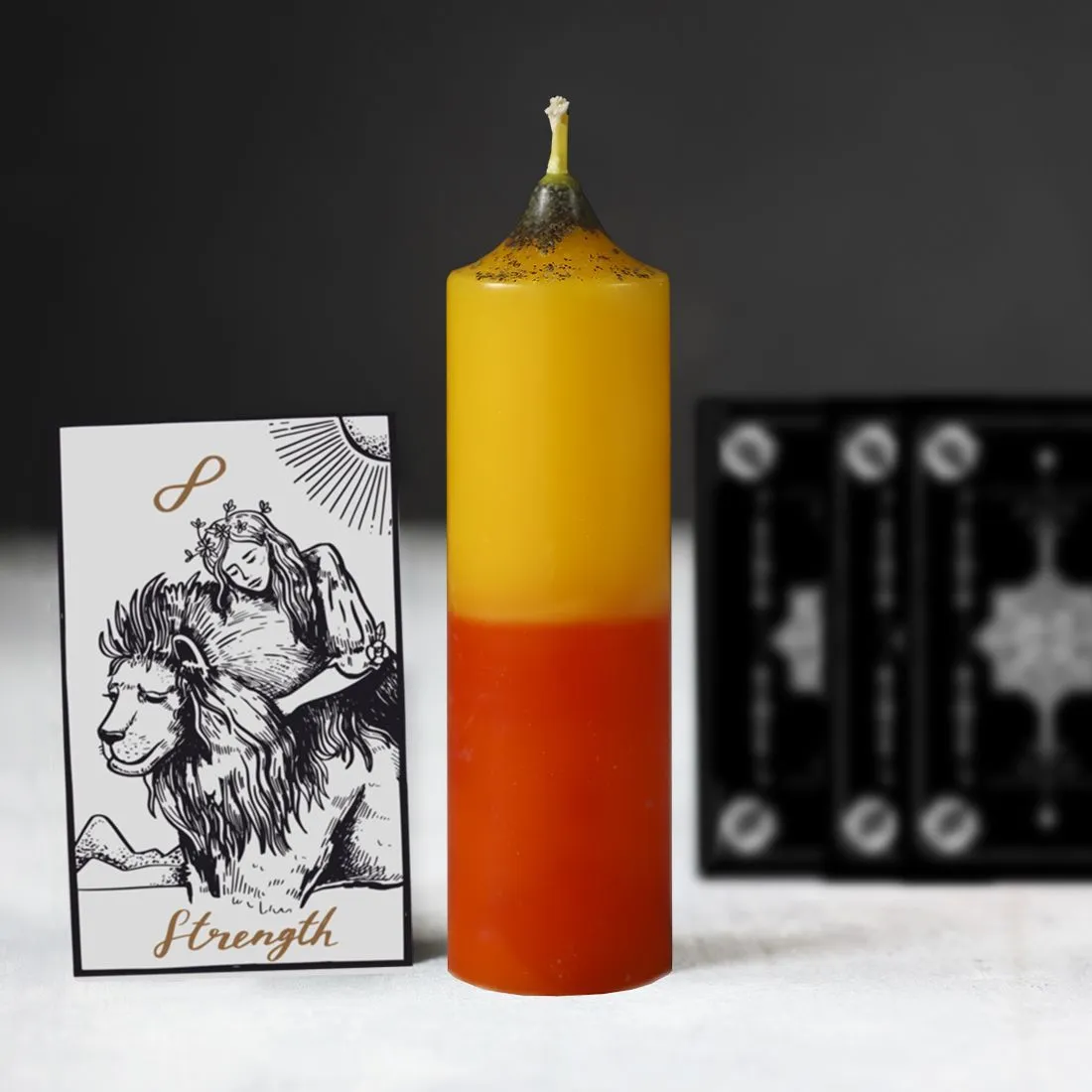 Свеча Таро "Сила"