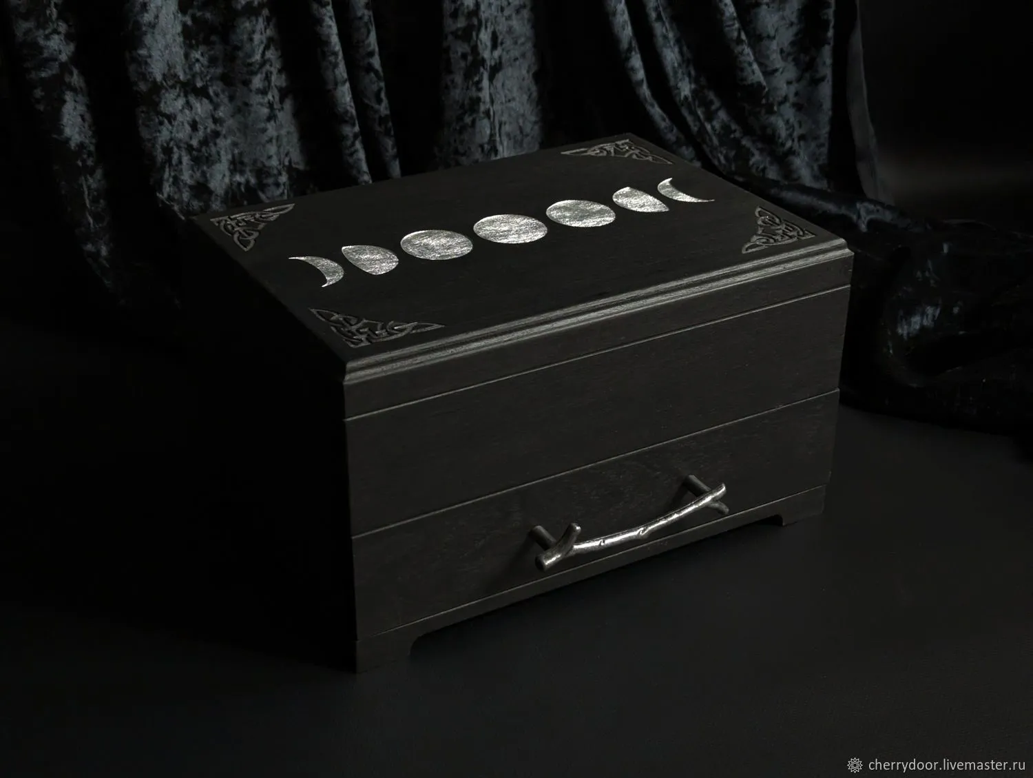 Алтарный комод "Фазы Луны"