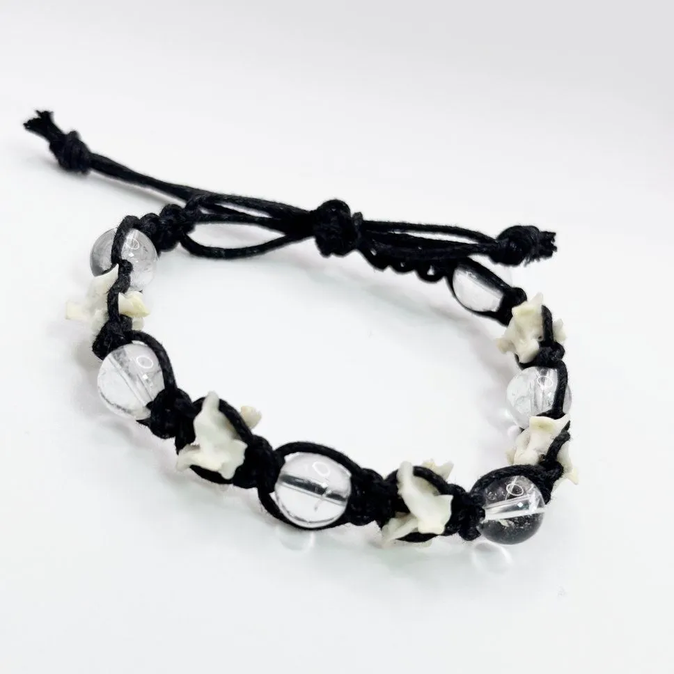 Браслет "Ясность" со змеиными позвонками и горным хрусталем