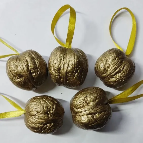 Орешек с пожеланиями, с петелькой, в ассортименте