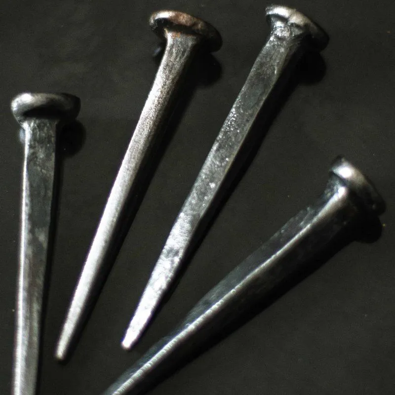 Гвоздь кованый