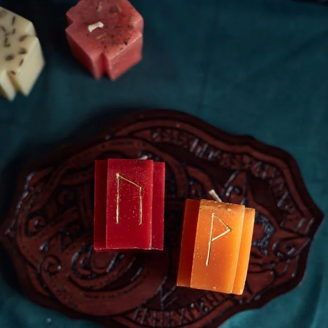 Свеча-крест руническая свеча с травами "Уруз"