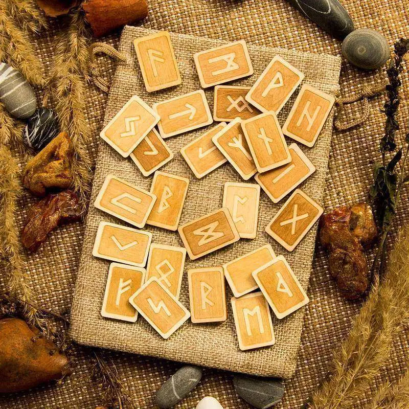 Руны деревянные "Северный оракул" из сосны