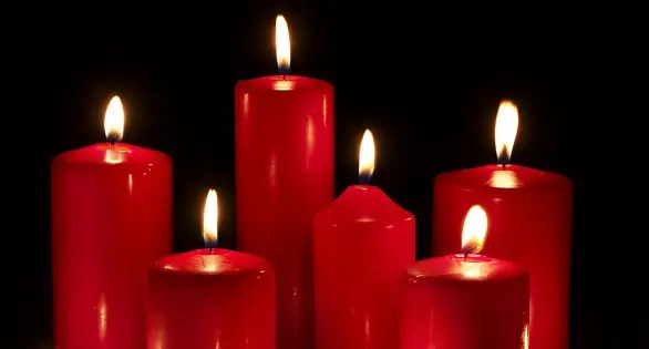 Красные восковые свечи: их применение в магии