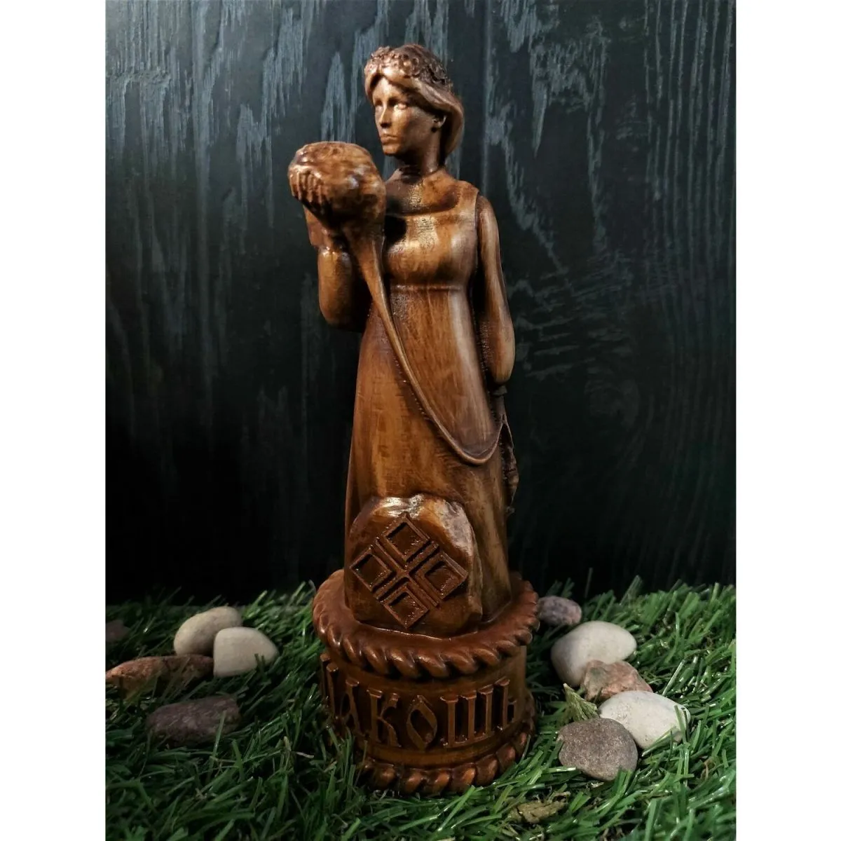 Алтарная статуэтка "Макошь" из дерева