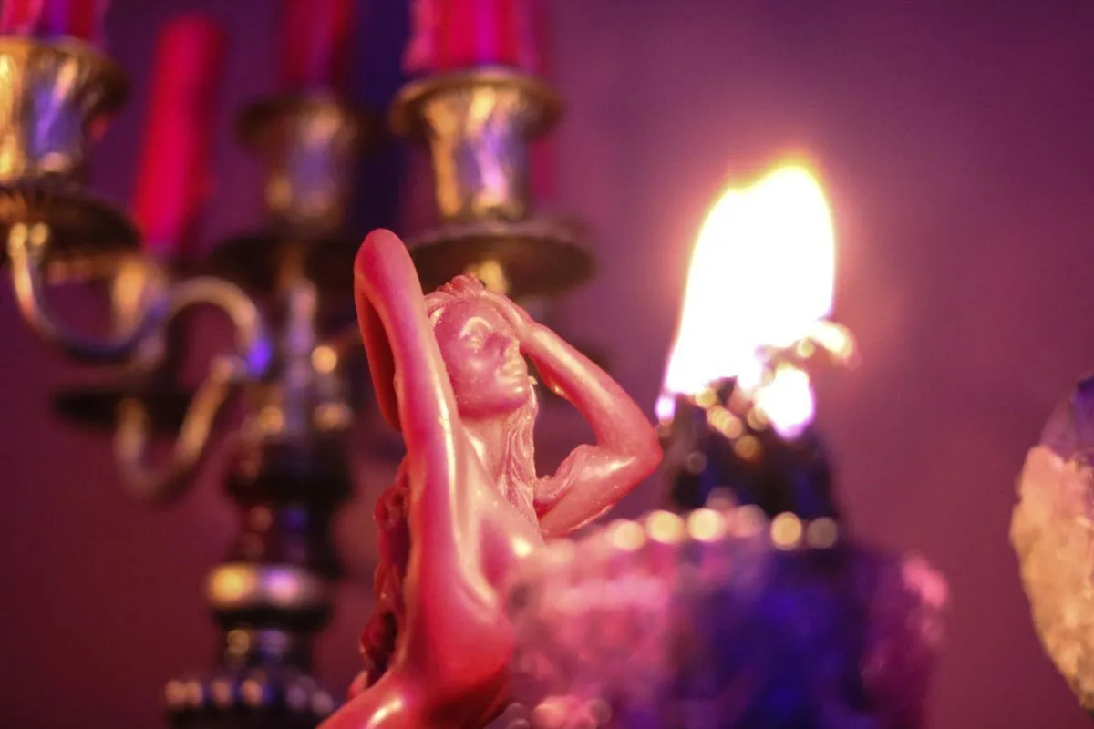 Свеча "Женская сила"