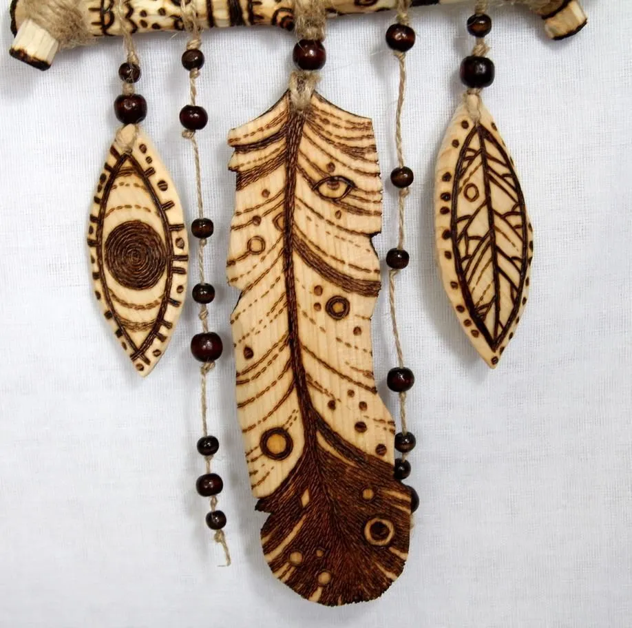 Ловец снов треугольный "Шаман", ширина 18 см