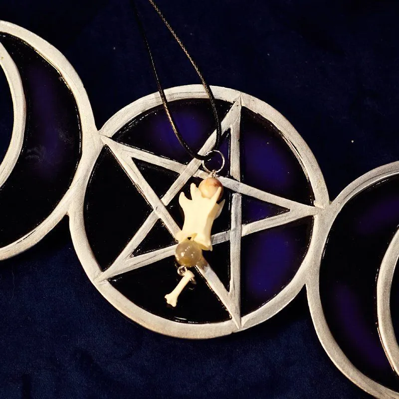 Подвеска "Магический Дар" с позвонком куницы и лисы, лабрадоритом и розовой яшмой