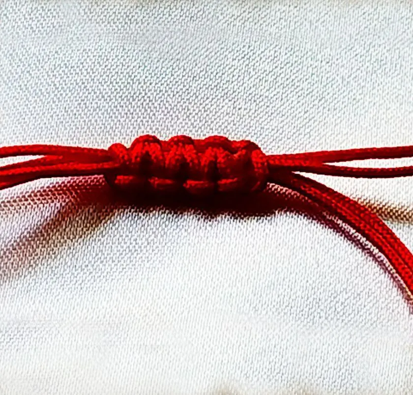 Браслет с красной нитью "Древо жизни"