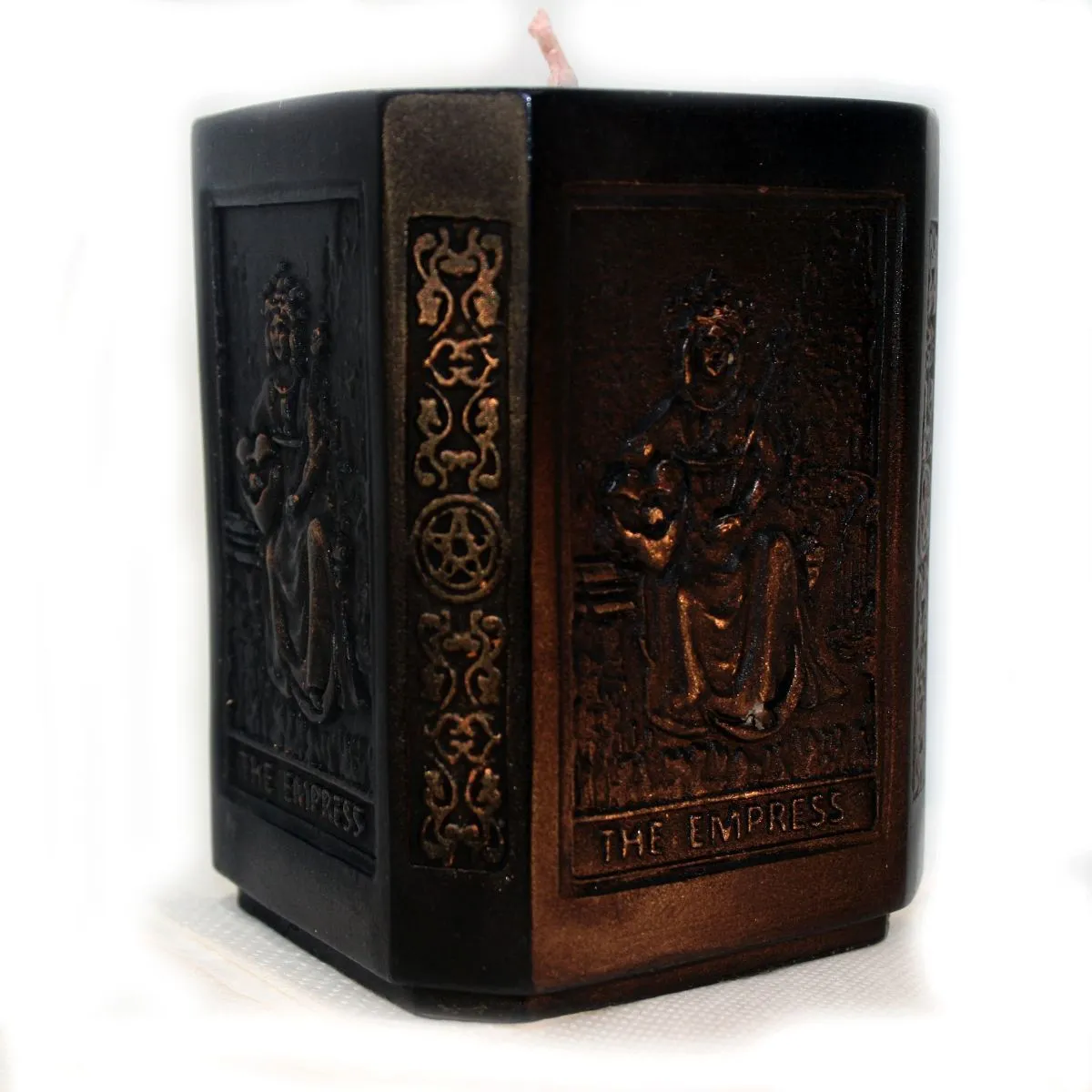 Свеча аркана Таро "Императрица" с объемными изображениями карты